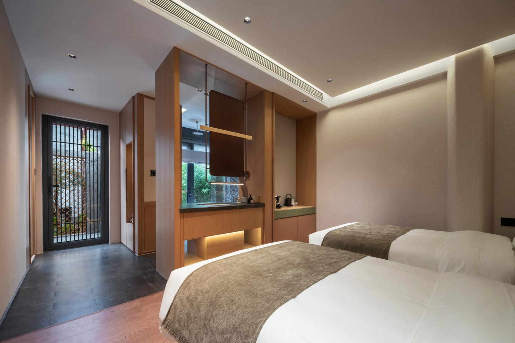 Happy Dragon Courtyard- Newly Renovated With French Windows, Near Tian'Anmen Forbidden City,Lama Temple And Heaven Temple, 3Minutes Walk From Subway,Fluent English Speaking With Tourist Sights Tickets Service ,Free Coffee &Laundry Service Peking Exteriér fotografie