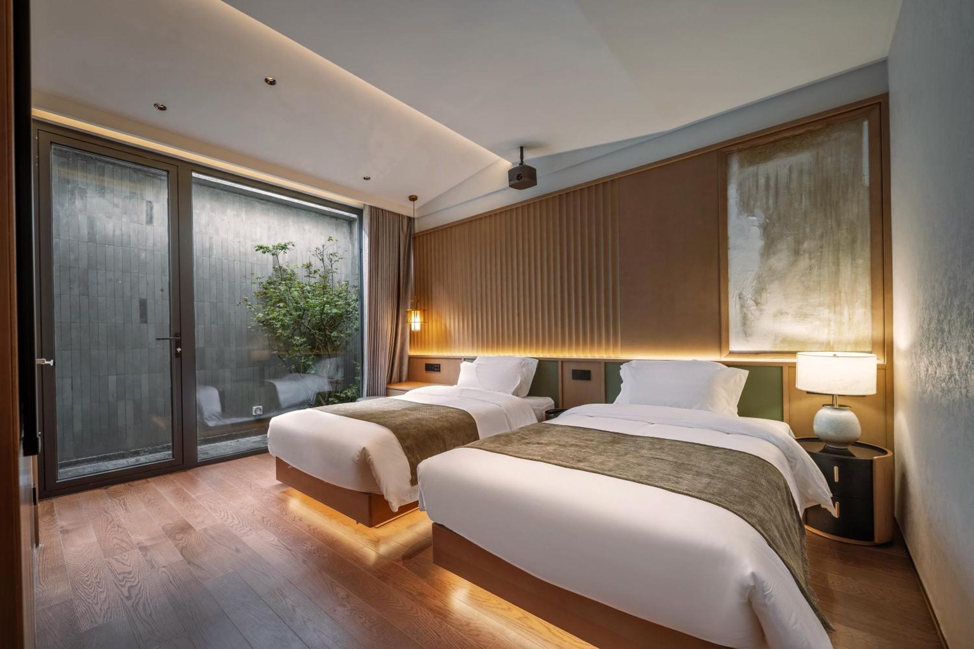 Happy Dragon Courtyard- Newly Renovated With French Windows, Near Tian'Anmen Forbidden City,Lama Temple And Heaven Temple, 3Minutes Walk From Subway,Fluent English Speaking With Tourist Sights Tickets Service ,Free Coffee &Laundry Service Peking Exteriér fotografie